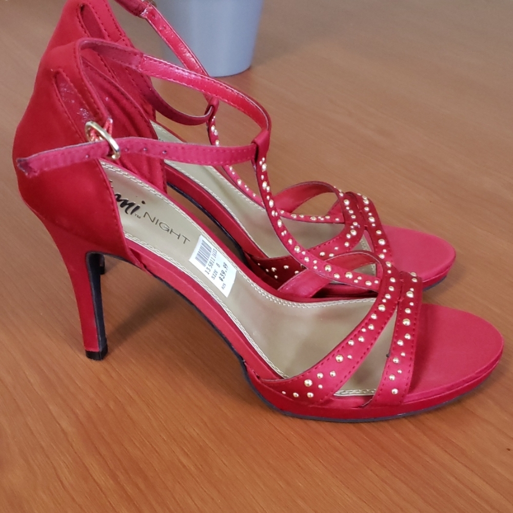 Heels - Picture 2 of 2